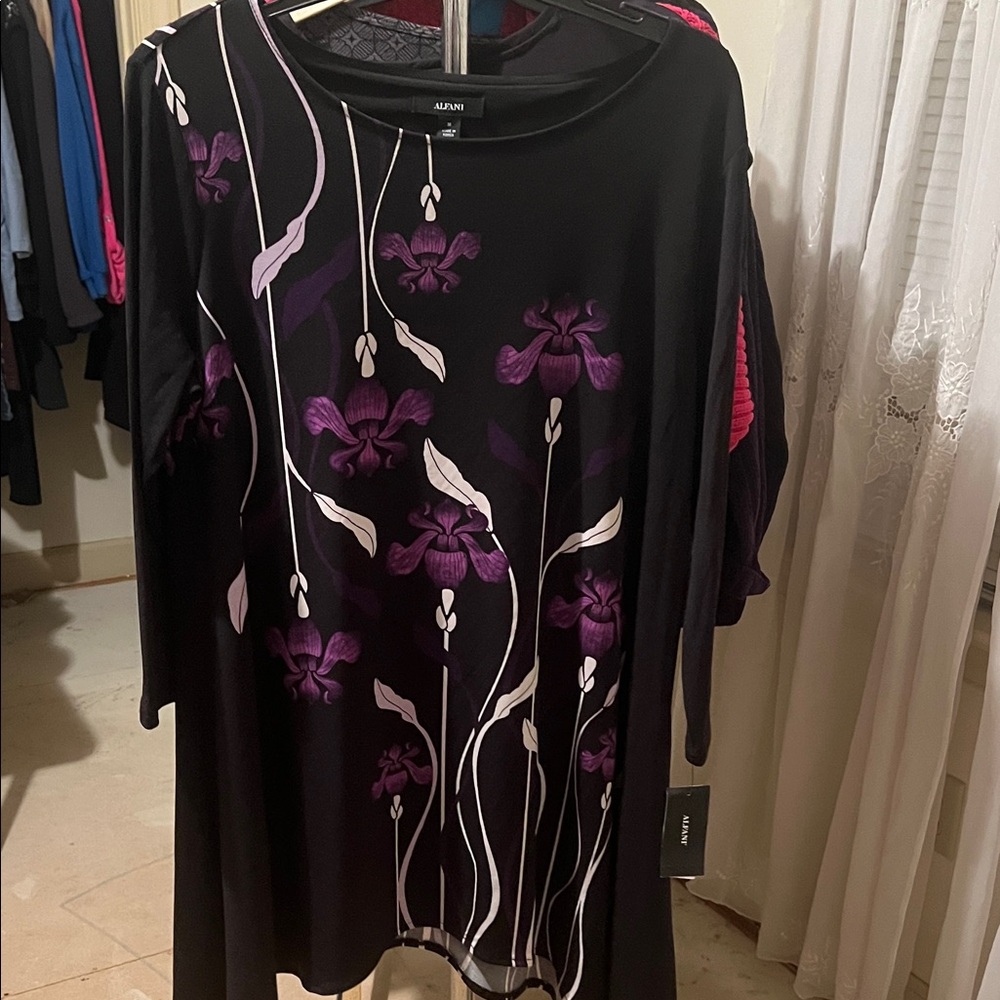 Alfani Women's Black and Purple Floral Tunic